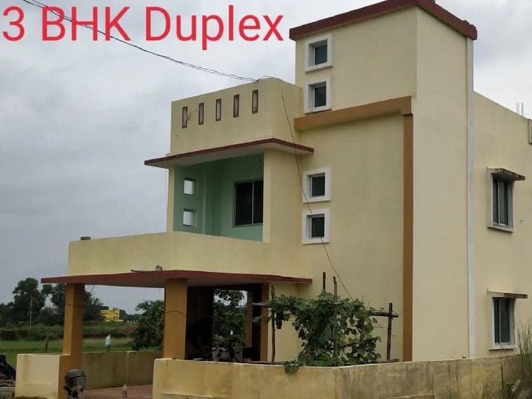 Residential duplex home illustrating a home construction project